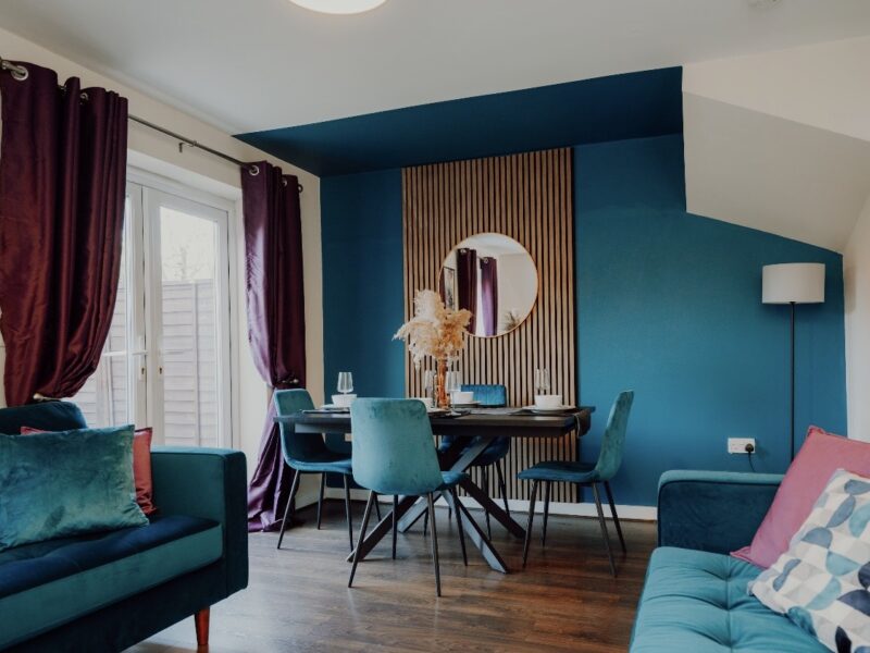 5 Bed, 2 Bath house with parking, sleeps 9