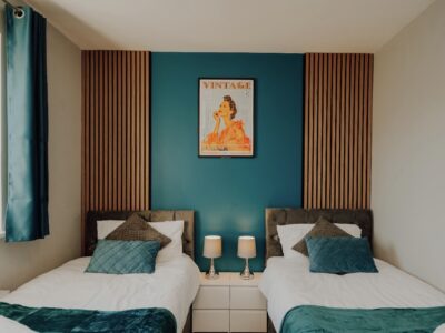 5 Bed, 2 Bath house with parking, sleeps 9