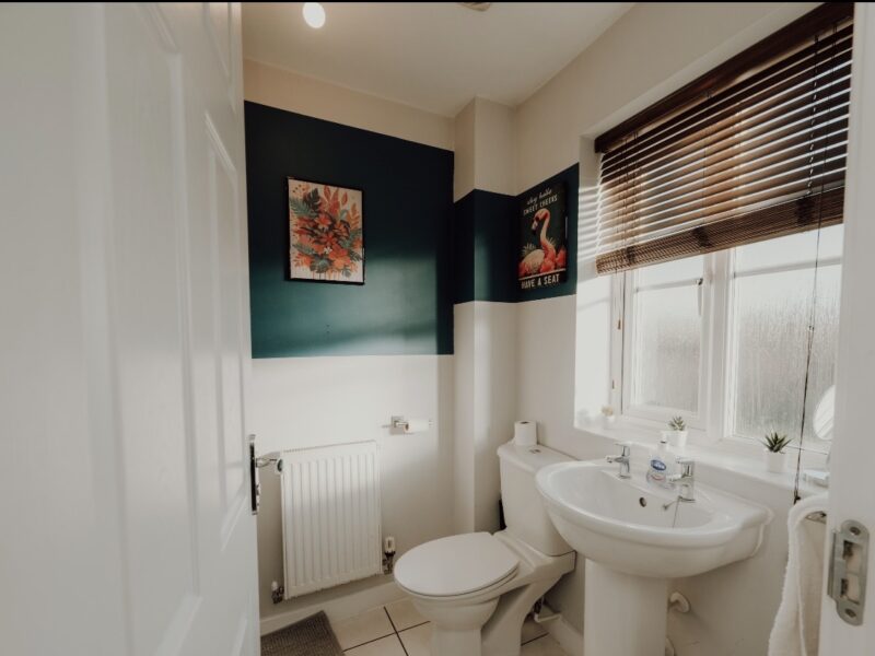 5 Bed, 2 Bath house with parking, sleeps 9