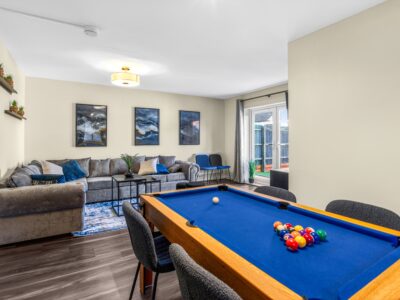 Contractor Ready | <10 Mins to Universal | Sleep up to 10 | 1GB Wifi | 5 Bedrooms | Off-street Parking | Pool/TT Table