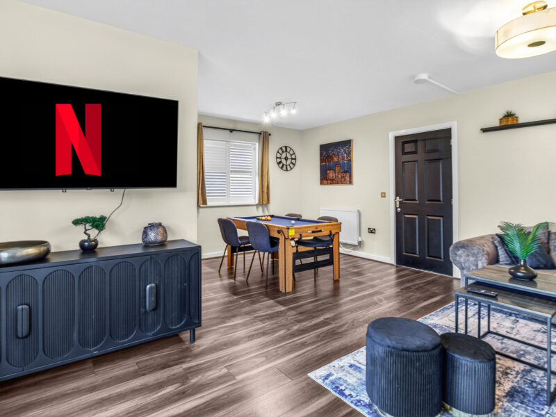 Contractor Ready | <10 Mins to Universal | Sleep up to 10 | 1GB Wifi | 5 Bedrooms | Off-street Parking | Pool/TT Table