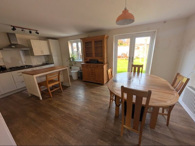 4 bedroom link-detached house for rent