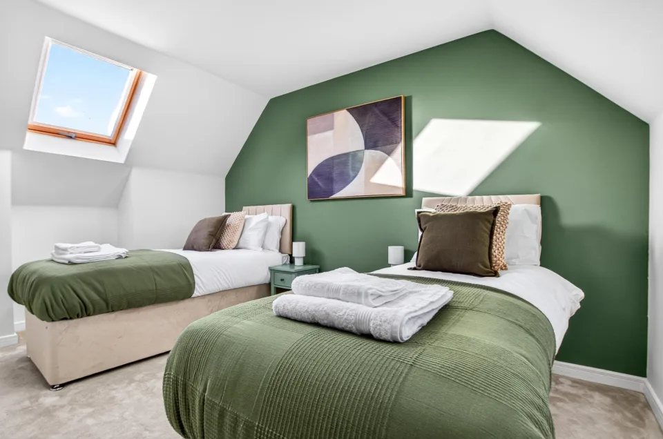 Contractor Ready, 10 Mins to Universal