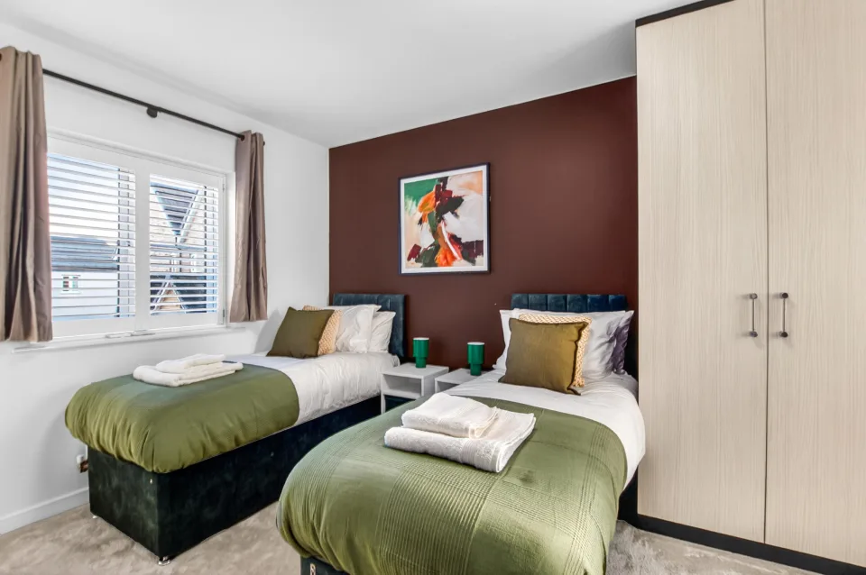 Contractor Ready, 10 Mins to Universal