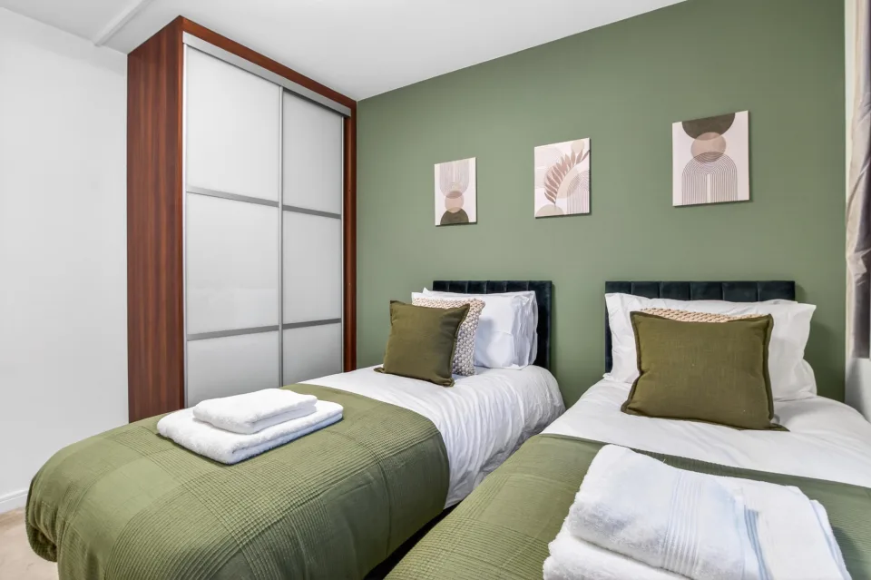 Contractor Ready, 10 Mins to Universal