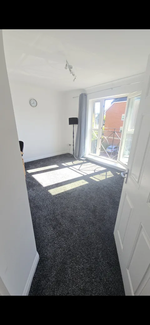 1 bed flat opp hospital