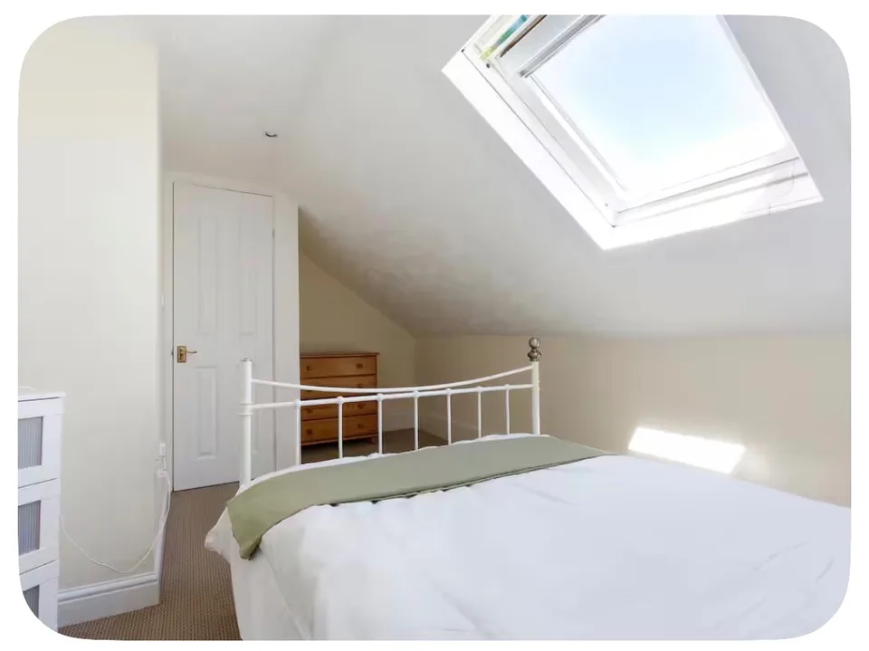2 Bedroom Woburn Sands High Street Apartment