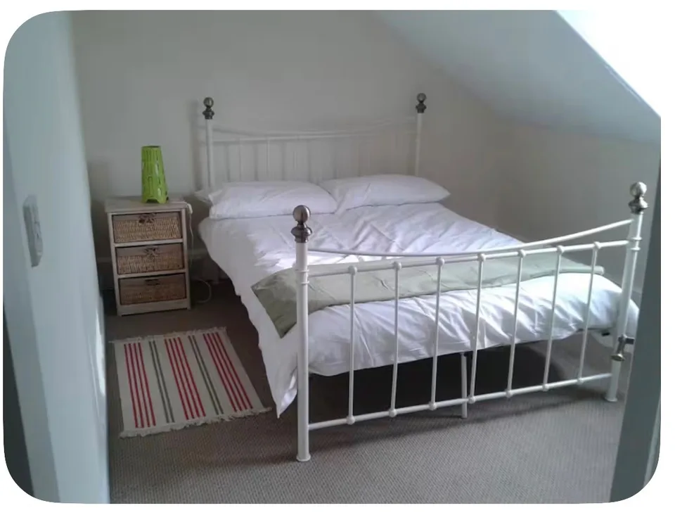 2 Bedroom Woburn Sands High Street Apartment