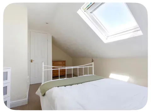 2 Bedroom Woburn Sands High Street Apartment