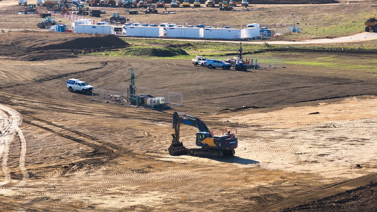 Universal United Kingdom Resort site busy as modular offices receive first‑floor additions