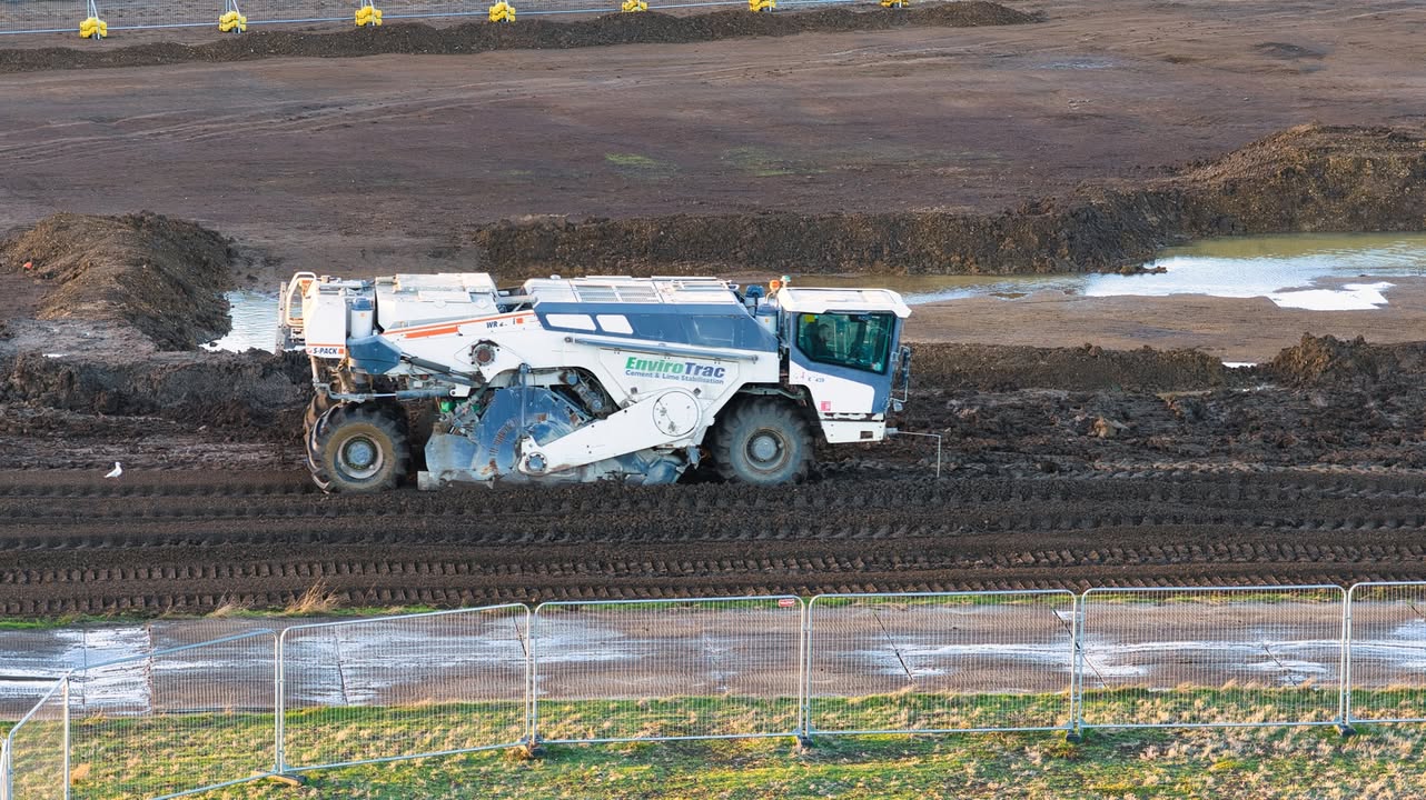 Wirtgen soil stabiliser spotted in Lake Zone at Universal UK Resort